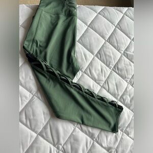 Two color short leggings with black sides . Zipper pocket from the back.